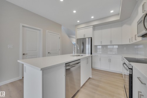 827 Rowan Close, Edmonton, AB - Indoor Photo Showing Kitchen With Stainless Steel Kitchen With Upgraded Kitchen