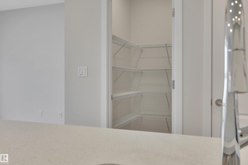 827 Rowan Close, Edmonton, AB - Indoor Photo Showing Other Room