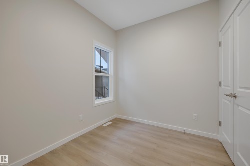 827 Rowan Close, Edmonton, AB - Indoor Photo Showing Other Room