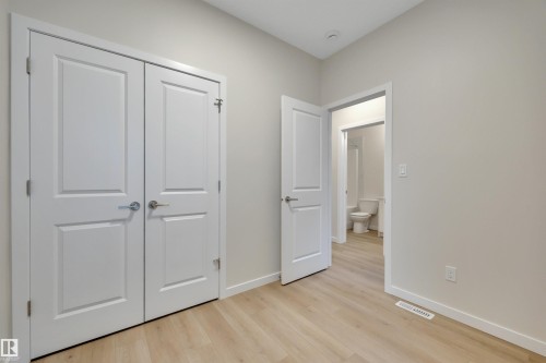 827 Rowan Close, Edmonton, AB - Indoor Photo Showing Other Room