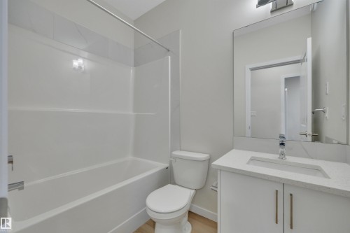 827 Rowan Close, Edmonton, AB - Indoor Photo Showing Bathroom