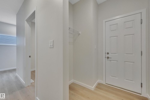 827 Rowan Close, Edmonton, AB - Indoor Photo Showing Other Room