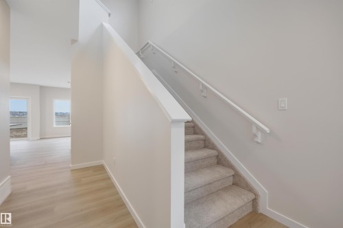 827 Rowan Close, Edmonton, AB - Indoor Photo Showing Other Room