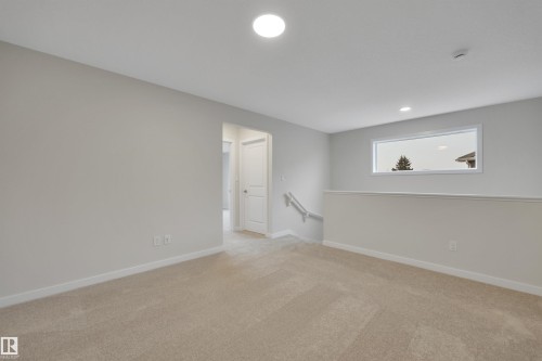 827 Rowan Close, Edmonton, AB - Indoor Photo Showing Other Room