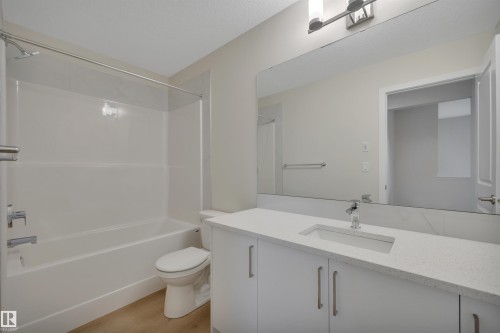 827 Rowan Close, Edmonton, AB - Indoor Photo Showing Bathroom