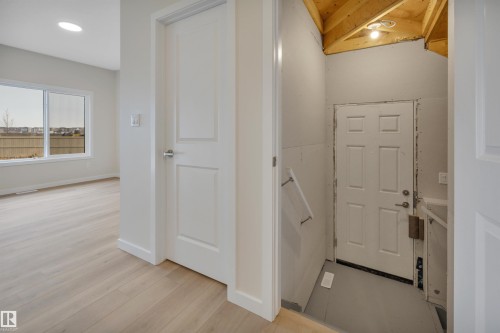 827 Rowan Close, Edmonton, AB - Indoor Photo Showing Other Room