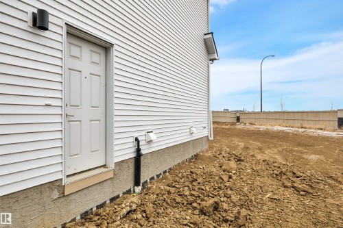 827 Rowan Close, Edmonton, AB - Outdoor With Exterior