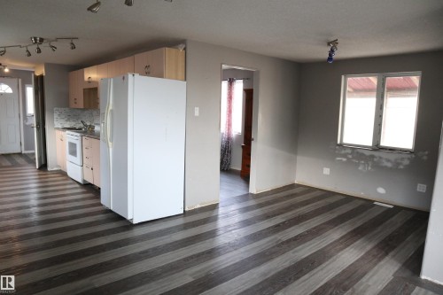 4804 49 St, Calmar, AB - Indoor Photo Showing Kitchen
