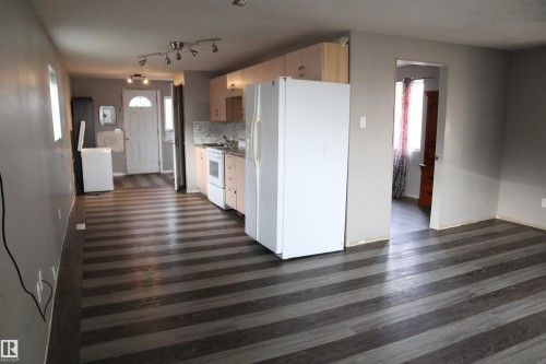4804 49 St, Calmar, AB - Indoor Photo Showing Kitchen