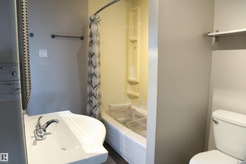 4804 49 St, Calmar, AB - Indoor Photo Showing Bathroom