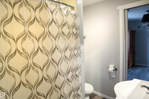 4804 49 St, Calmar, AB - Indoor Photo Showing Bathroom