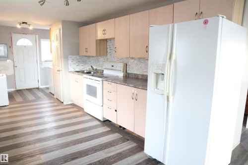 4804 49 St, Calmar, AB - Indoor Photo Showing Kitchen