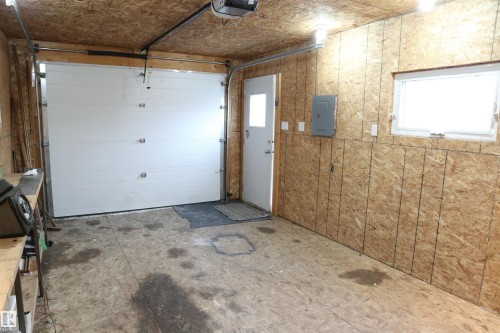 4804 49 St, Calmar, AB - Indoor Photo Showing Garage