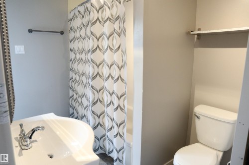 4804 49 St, Calmar, AB - Indoor Photo Showing Bathroom
