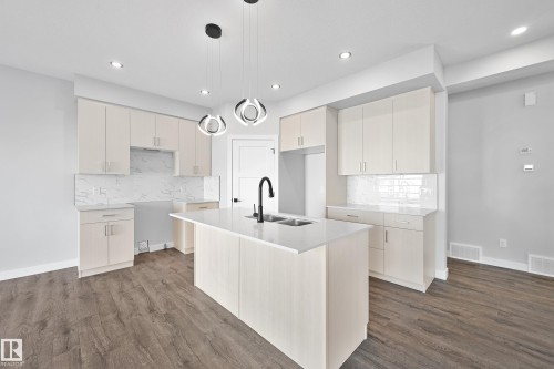 76 Maple Crescent, Gibbons, AB - Indoor Photo Showing Kitchen With Double Sink With Upgraded Kitchen