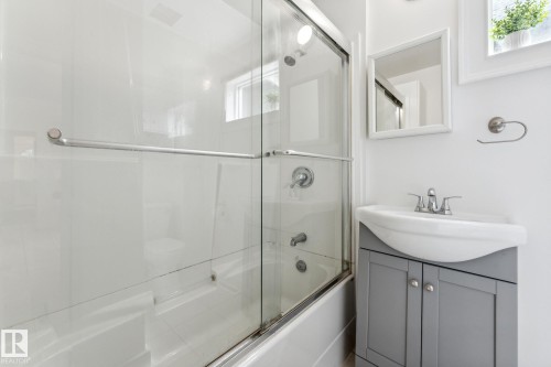 11211 93 Street, Edmonton, AB - Indoor Photo Showing Bathroom