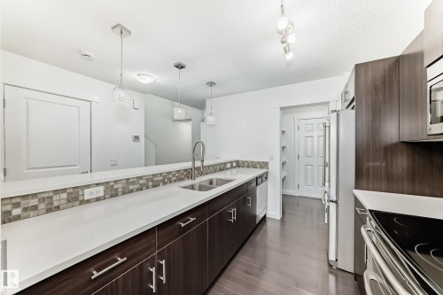 359 Simmonds Way, Leduc, AB - Indoor Photo Showing Kitchen With Double Sink With Upgraded Kitchen