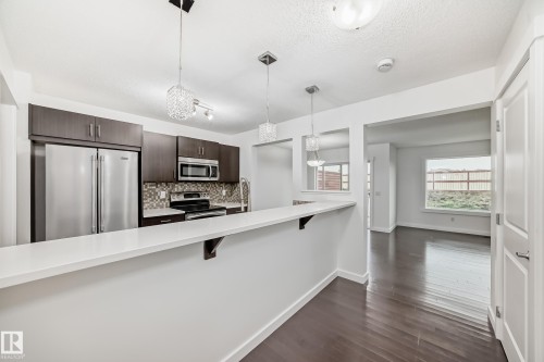 359 Simmonds Way, Leduc, AB - Indoor Photo Showing Kitchen With Upgraded Kitchen