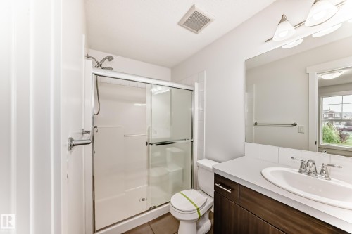 359 Simmonds Way, Leduc, AB - Indoor Photo Showing Bathroom