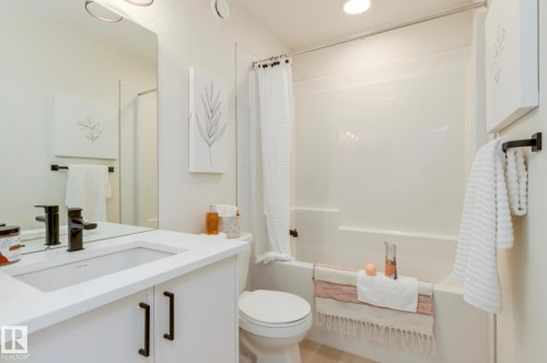7102 50A Avenue, Beaumont, AB - Indoor Photo Showing Bathroom