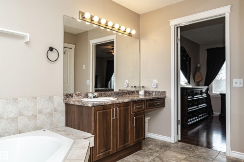 23 Deer Park Crescent, Spruce Grove, AB - Indoor Photo Showing Bathroom