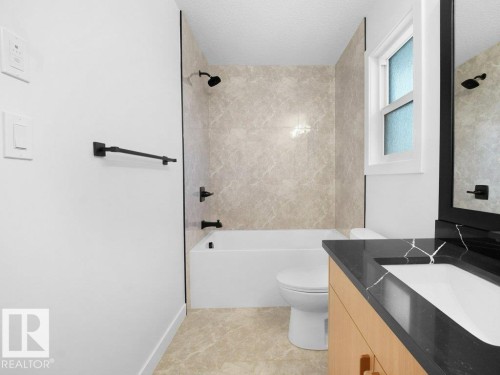3305 Chernowski Way Sw, Edmonton, AB - Indoor Photo Showing Bathroom