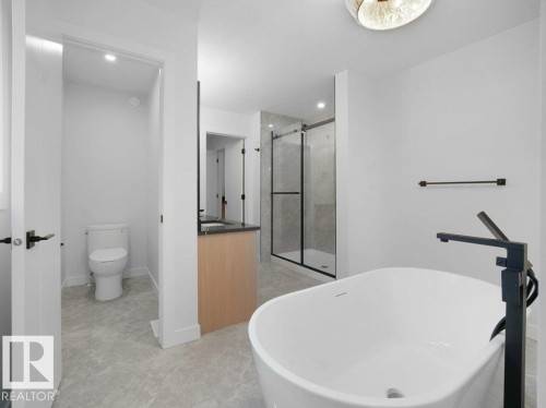 3305 Chernowski Way Sw, Edmonton, AB - Indoor Photo Showing Bathroom