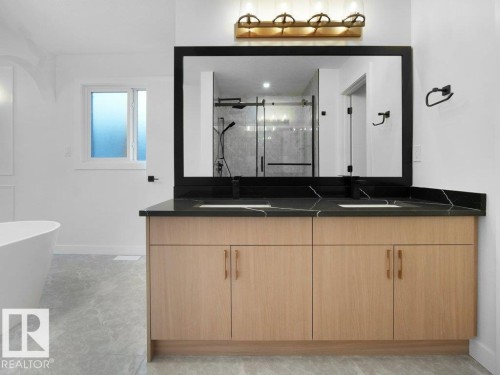 3305 Chernowski Way Sw, Edmonton, AB - Indoor Photo Showing Bathroom