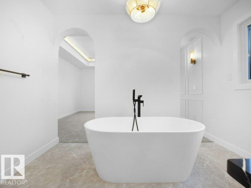 3305 Chernowski Way Sw, Edmonton, AB - Indoor Photo Showing Bathroom