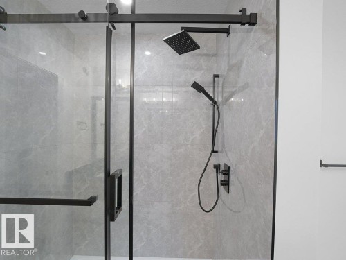 3305 Chernowski Way Sw, Edmonton, AB - Indoor Photo Showing Bathroom