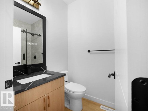 3305 Chernowski Way Sw, Edmonton, AB - Indoor Photo Showing Bathroom