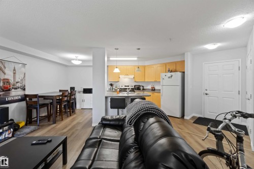 203 636 Mcallister Loop, Edmonton, AB - Indoor Photo Showing Kitchen