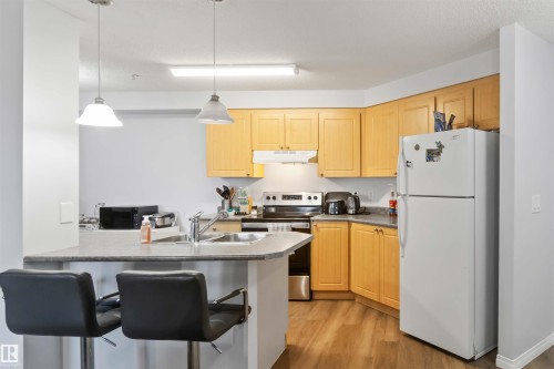 203 636 Mcallister Loop, Edmonton, AB - Indoor Photo Showing Kitchen