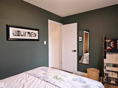 127 Grand Meadow Crescent, Edmonton, AB - Indoor Photo Showing Bedroom