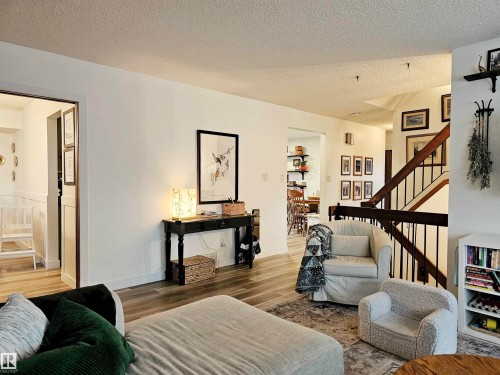 127 Grand Meadow Crescent, Edmonton, AB - Indoor Photo Showing Living Room