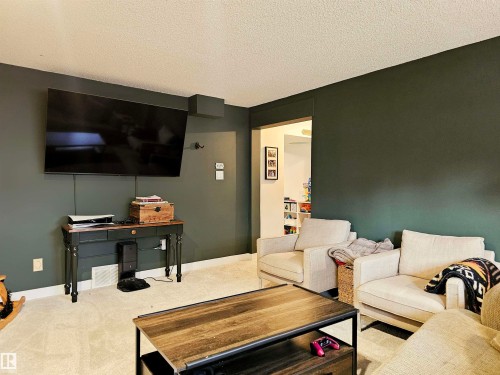 127 Grand Meadow Crescent, Edmonton, AB - Indoor Photo Showing Living Room