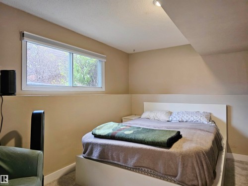 127 Grand Meadow Crescent, Edmonton, AB - Indoor Photo Showing Bedroom