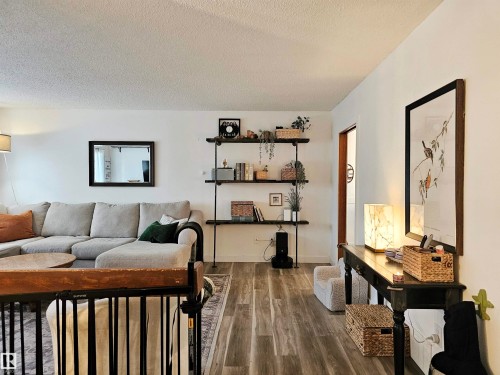 127 Grand Meadow Crescent, Edmonton, AB - Indoor Photo Showing Living Room