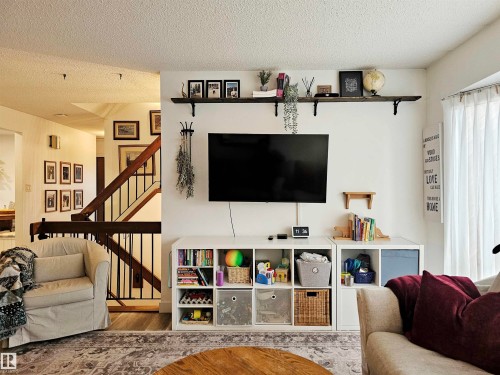 127 Grand Meadow Crescent, Edmonton, AB - Indoor Photo Showing Living Room
