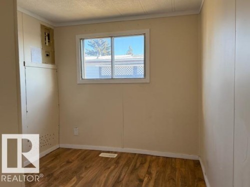 43 Oak Ridge Drive, Edmonton, AB - Indoor Photo Showing Other Room