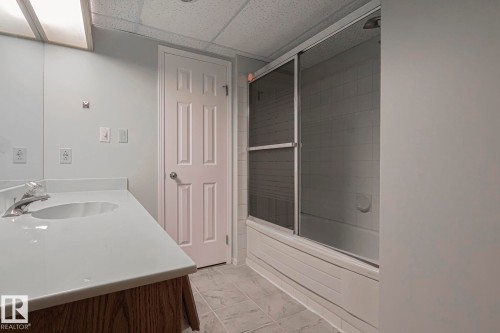 52 Blue Quill Crescent Nw, Edmonton, AB - Indoor Photo Showing Bathroom