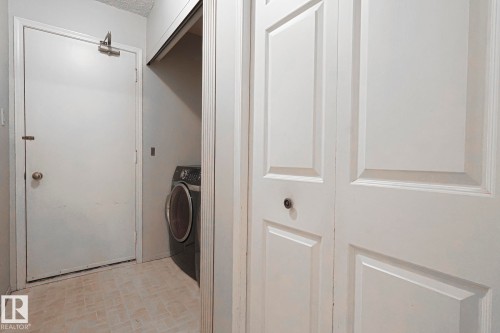 52 Blue Quill Crescent Nw, Edmonton, AB - Indoor Photo Showing Laundry Room