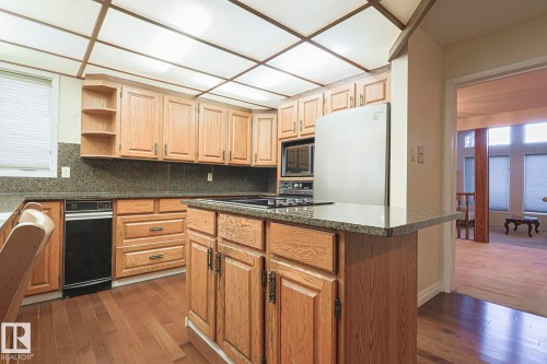 52 Blue Quill Crescent Nw, Edmonton, AB - Indoor Photo Showing Kitchen