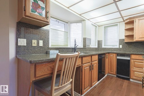 52 Blue Quill Crescent Nw, Edmonton, AB - Indoor Photo Showing Kitchen