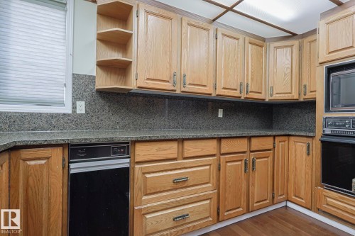 52 Blue Quill Crescent Nw, Edmonton, AB - Indoor Photo Showing Kitchen