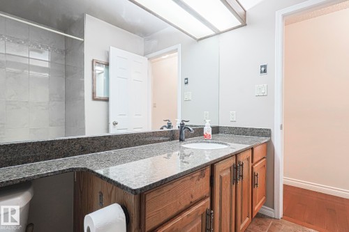 52 Blue Quill Crescent Nw, Edmonton, AB - Indoor Photo Showing Bathroom