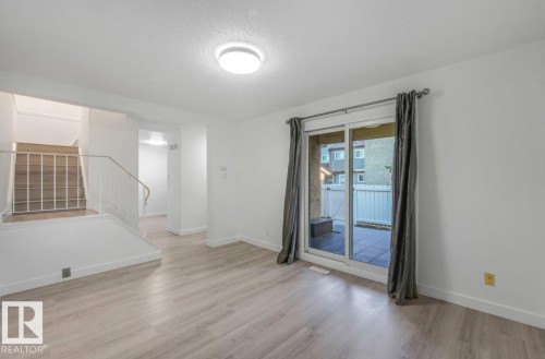 125 Kaskitayo Co, Edmonton, AB - Indoor Photo Showing Other Room