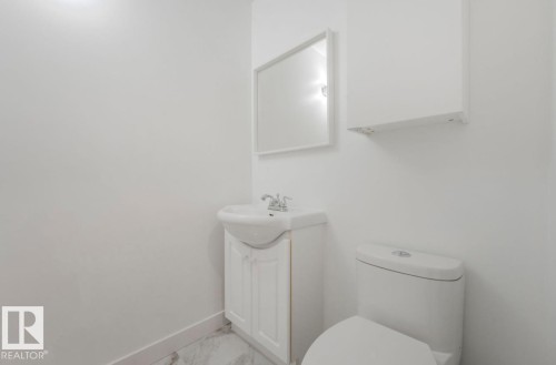 125 Kaskitayo Co, Edmonton, AB - Indoor Photo Showing Bathroom