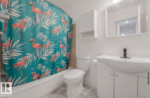 125 Kaskitayo Co, Edmonton, AB - Indoor Photo Showing Bathroom