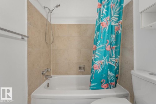 125 Kaskitayo Co, Edmonton, AB - Indoor Photo Showing Bathroom
